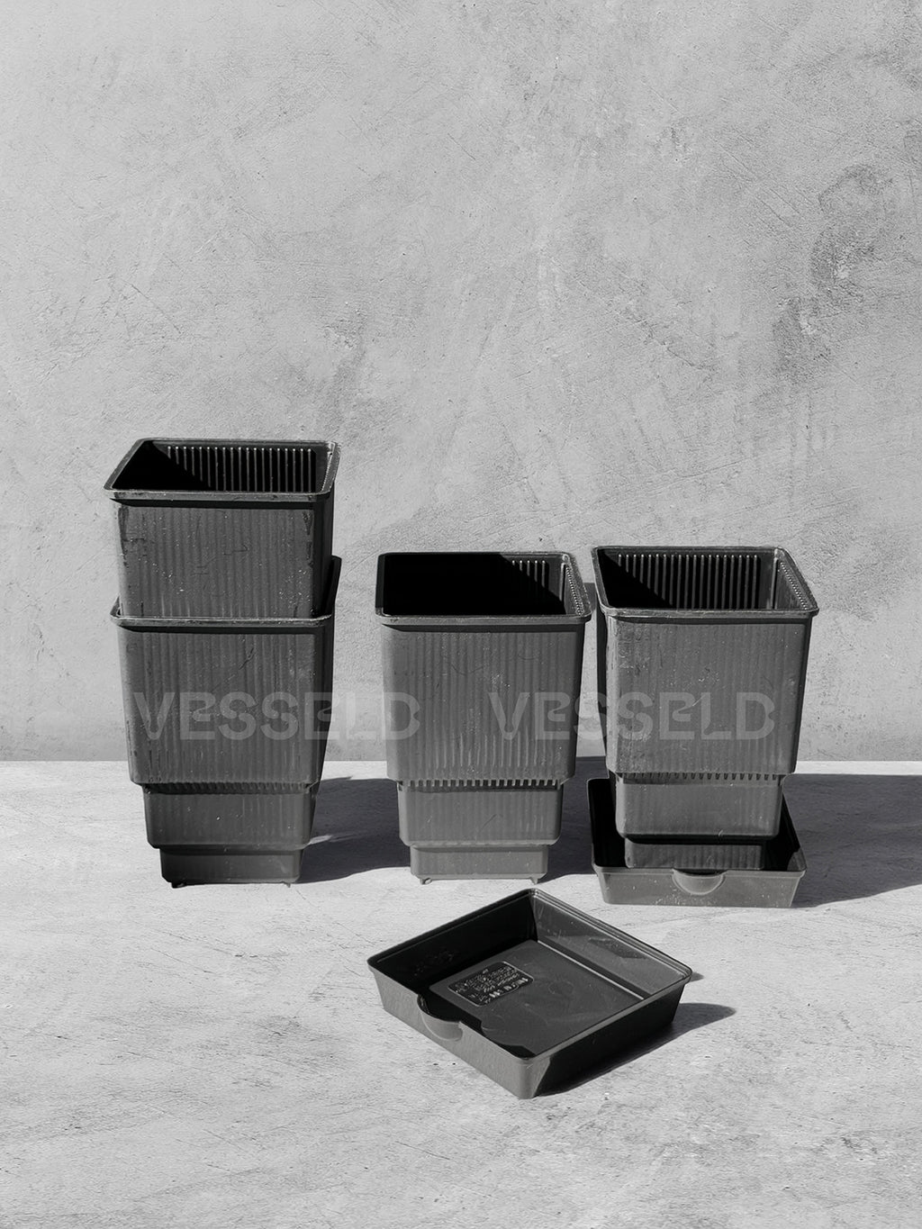 Vesseld.com Set of black plastic Mesh Pots