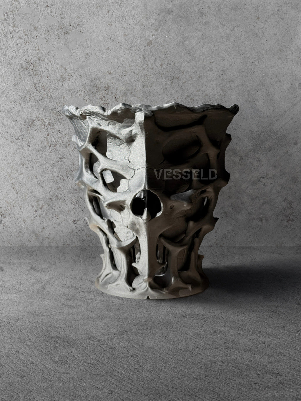 Vesseld.com Black textured skull-shaped 3D Printed Cylindrical Planter