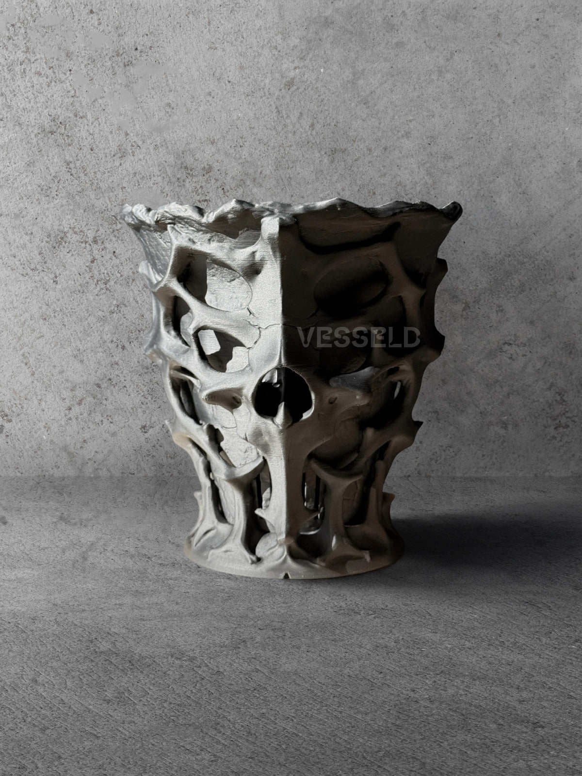 Vesseld.com Black textured skull-shaped 3D Printed Cylindrical Planter