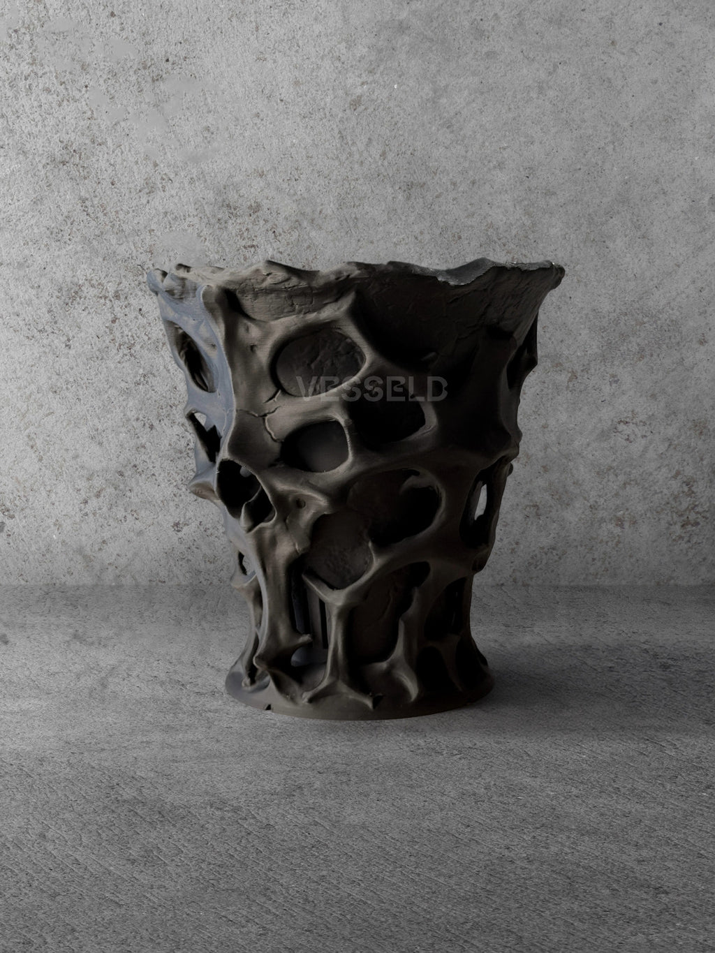 Vesseld.com Black textured skull-shaped 3D Printed Cylindrical Planter