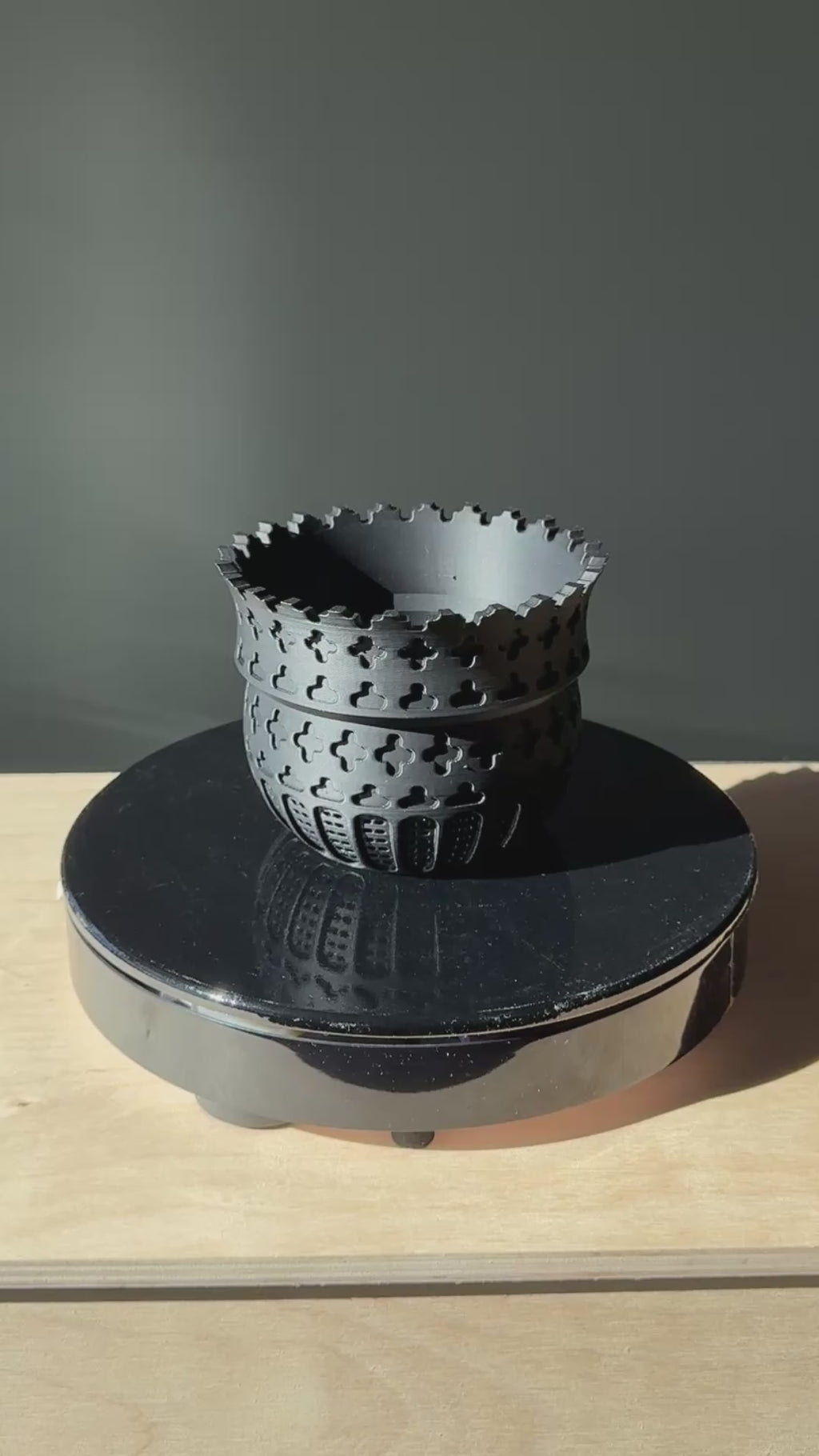 Vesseld.com Rotating 3D Printed Black planter